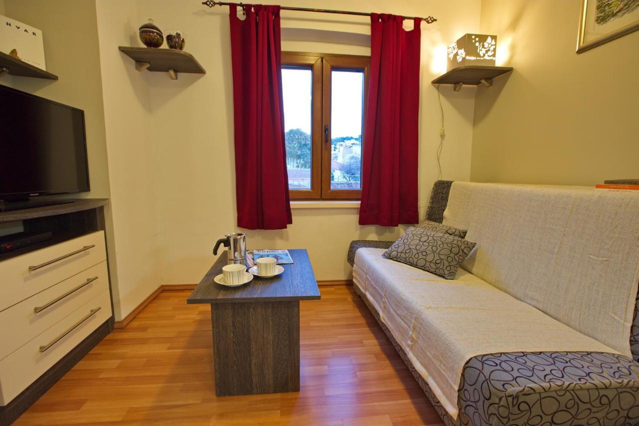 Apartments With A Parking Space Jelsa, Hvar - 8713 Jelsa  Exterior photo