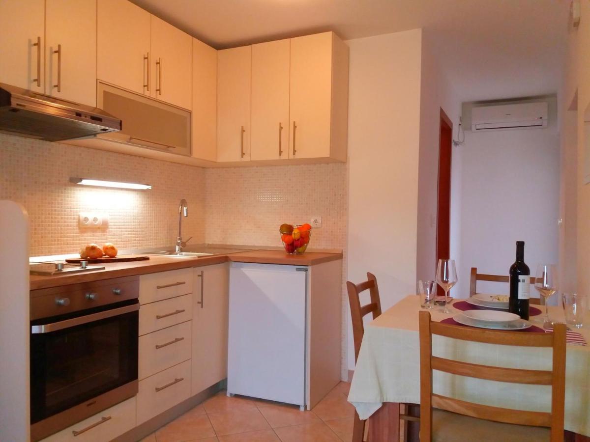 Apartments With A Parking Space Jelsa, Hvar - 8713 Jelsa  Exterior photo