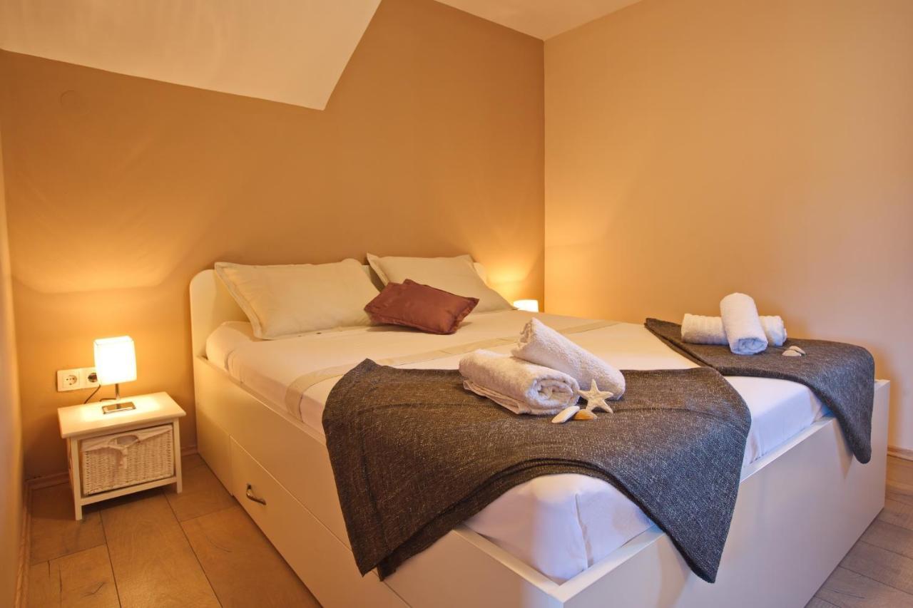Apartments With A Parking Space Jelsa, Hvar - 8713 Jelsa  Exterior photo