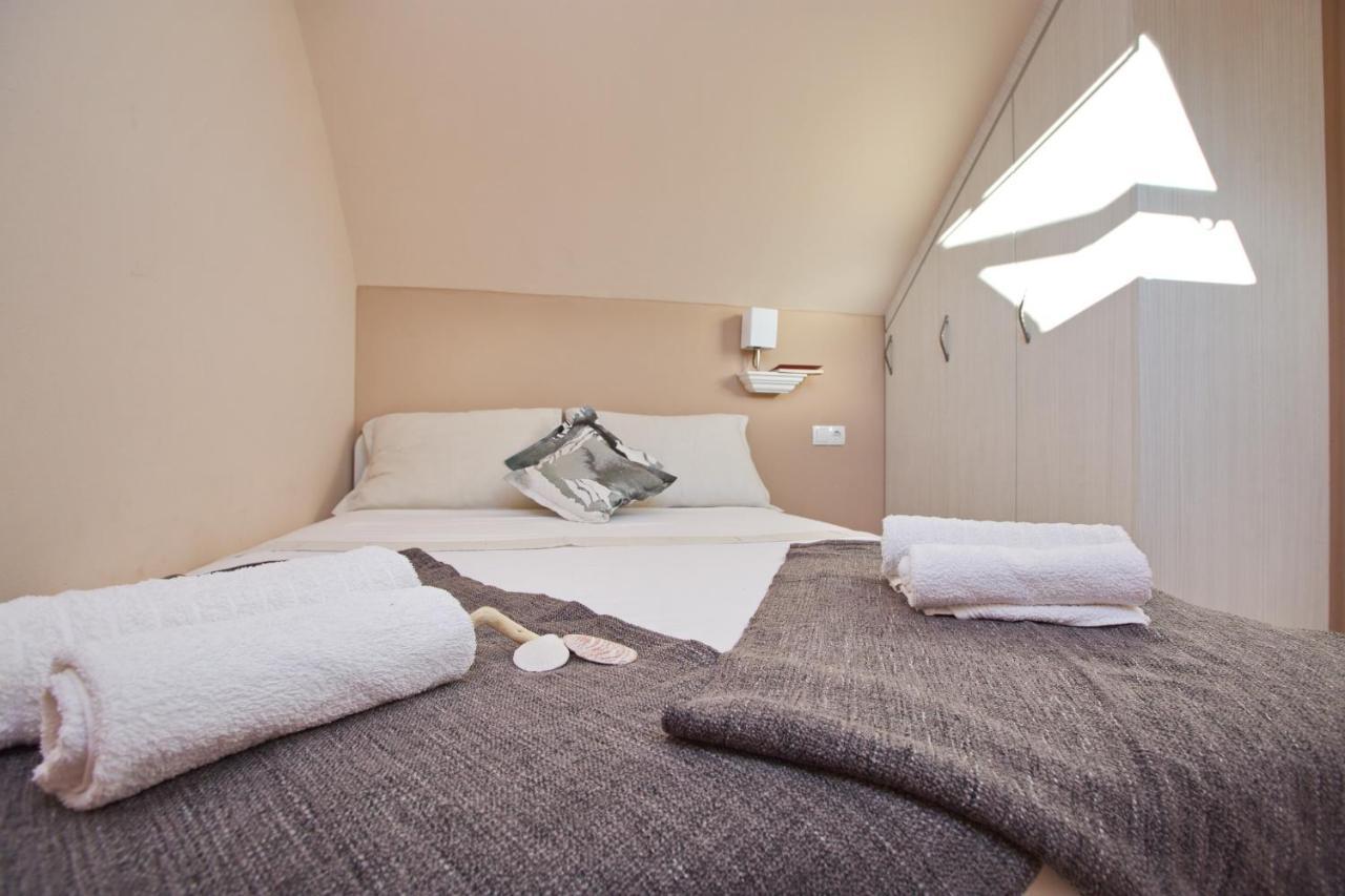 Apartments With A Parking Space Jelsa, Hvar - 8713 Jelsa  Exterior photo