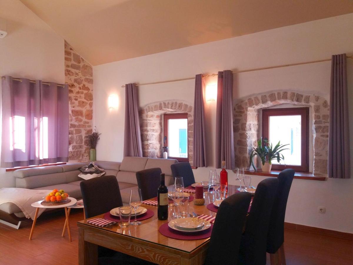 Apartments With A Parking Space Jelsa, Hvar - 8713 Jelsa  Exterior photo
