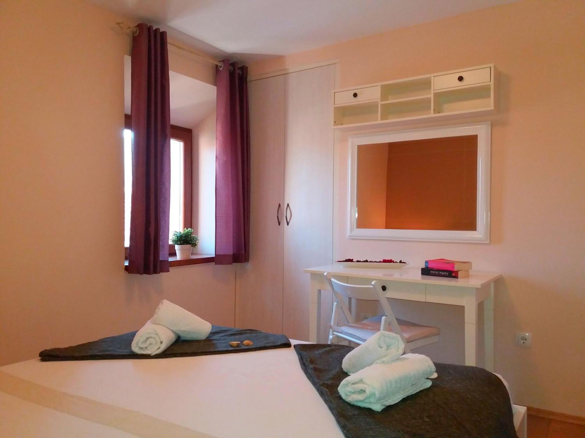 Apartments With A Parking Space Jelsa, Hvar - 8713 Jelsa  Room photo